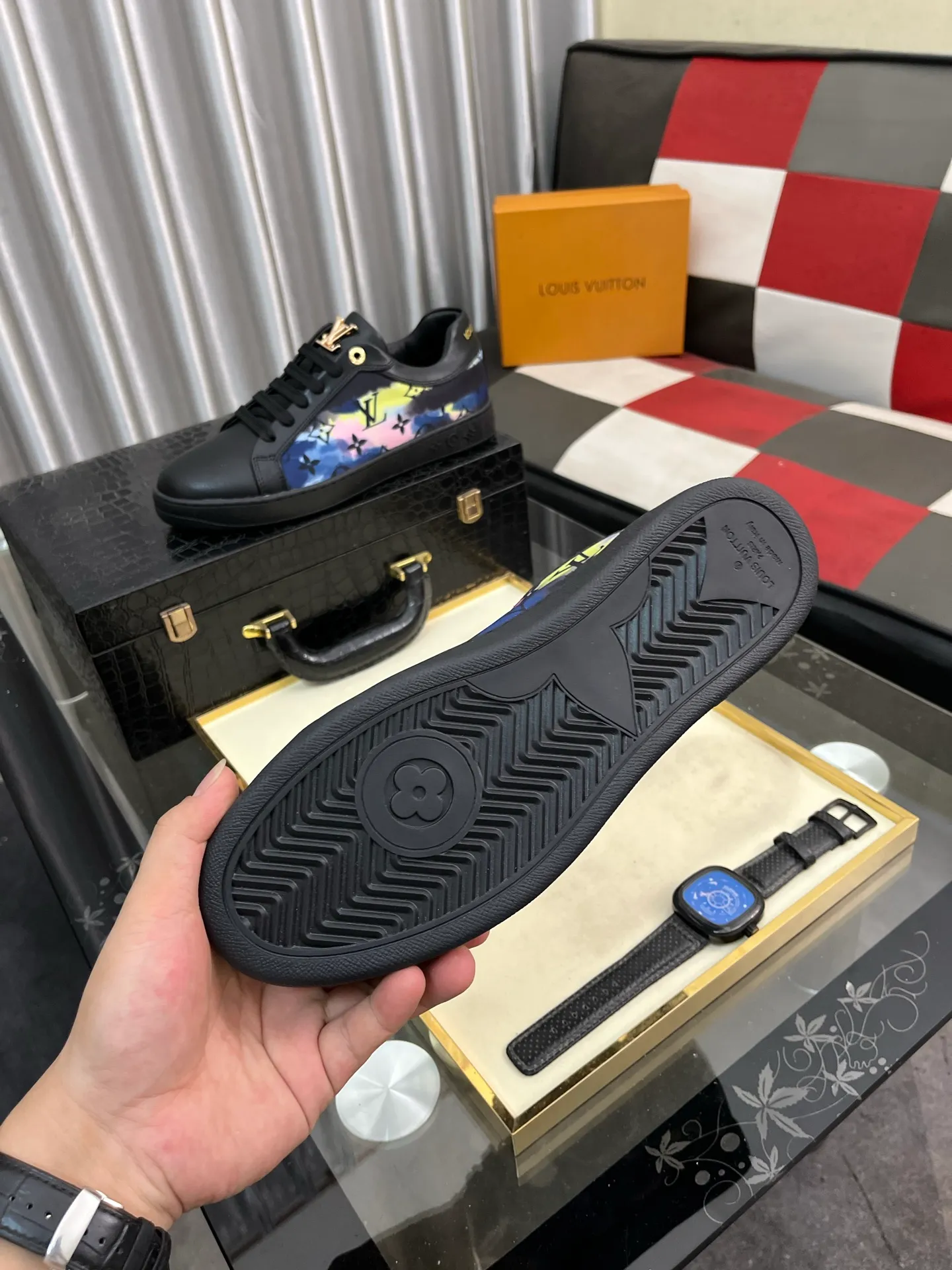 Men's shoes💰400⌚️⌚️"LV" latest men's casual shoes, genuine leather lining, rubber wear-resistant outsole, fine lines and beautiful strips, not too much decoration, European and American style, comfortable and high-end, code number: 38 to 44 45 can be customized, 3️⃣colors are available
